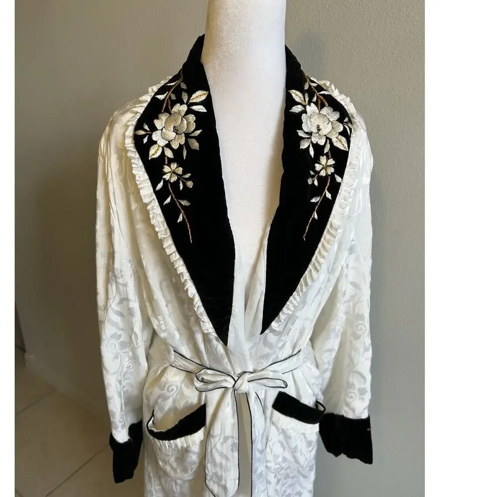 VTG 1950’s White Damask & Velvet Floral Embroidered Robe House Coat Retro Japan